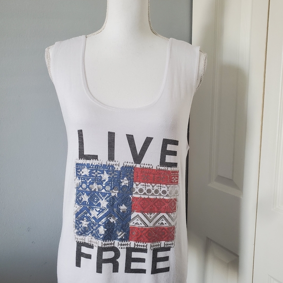 White top " LIVE FREE" - Picture 3 of 6